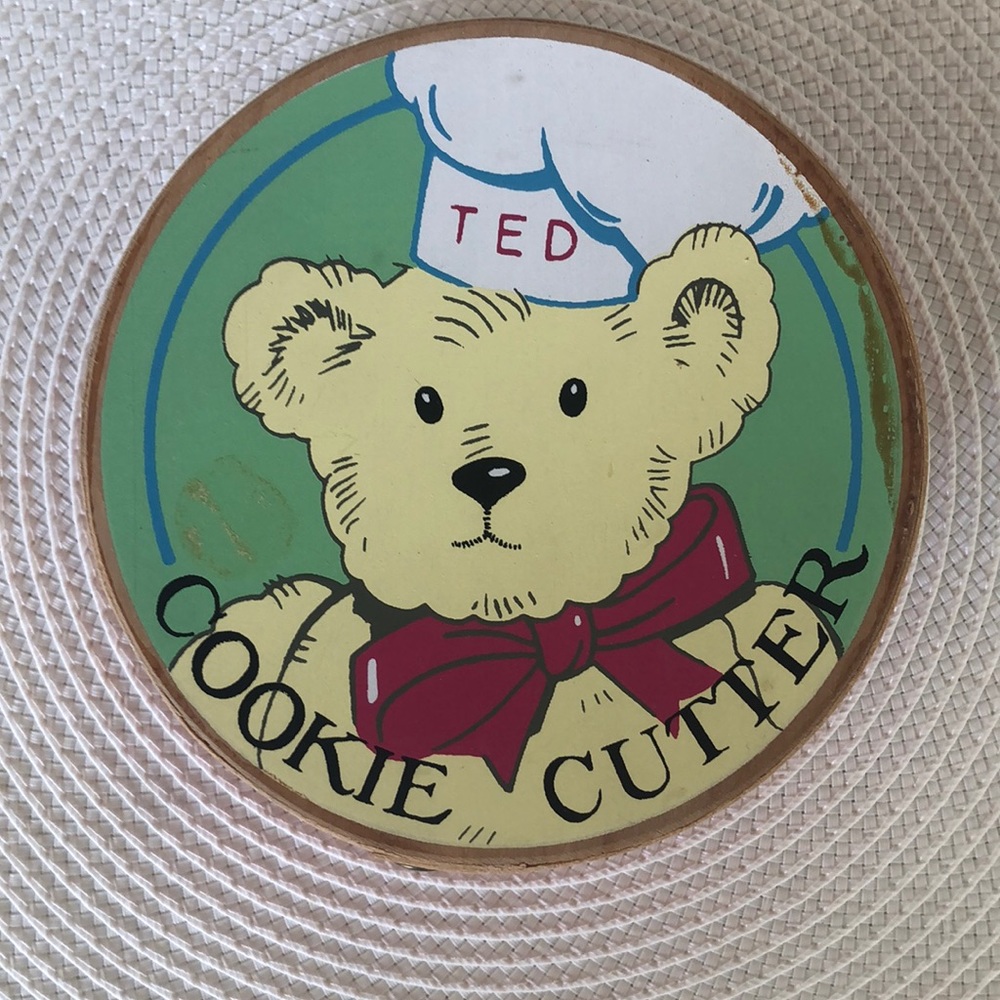 Vintage Teddy bear cookie cutter in band box